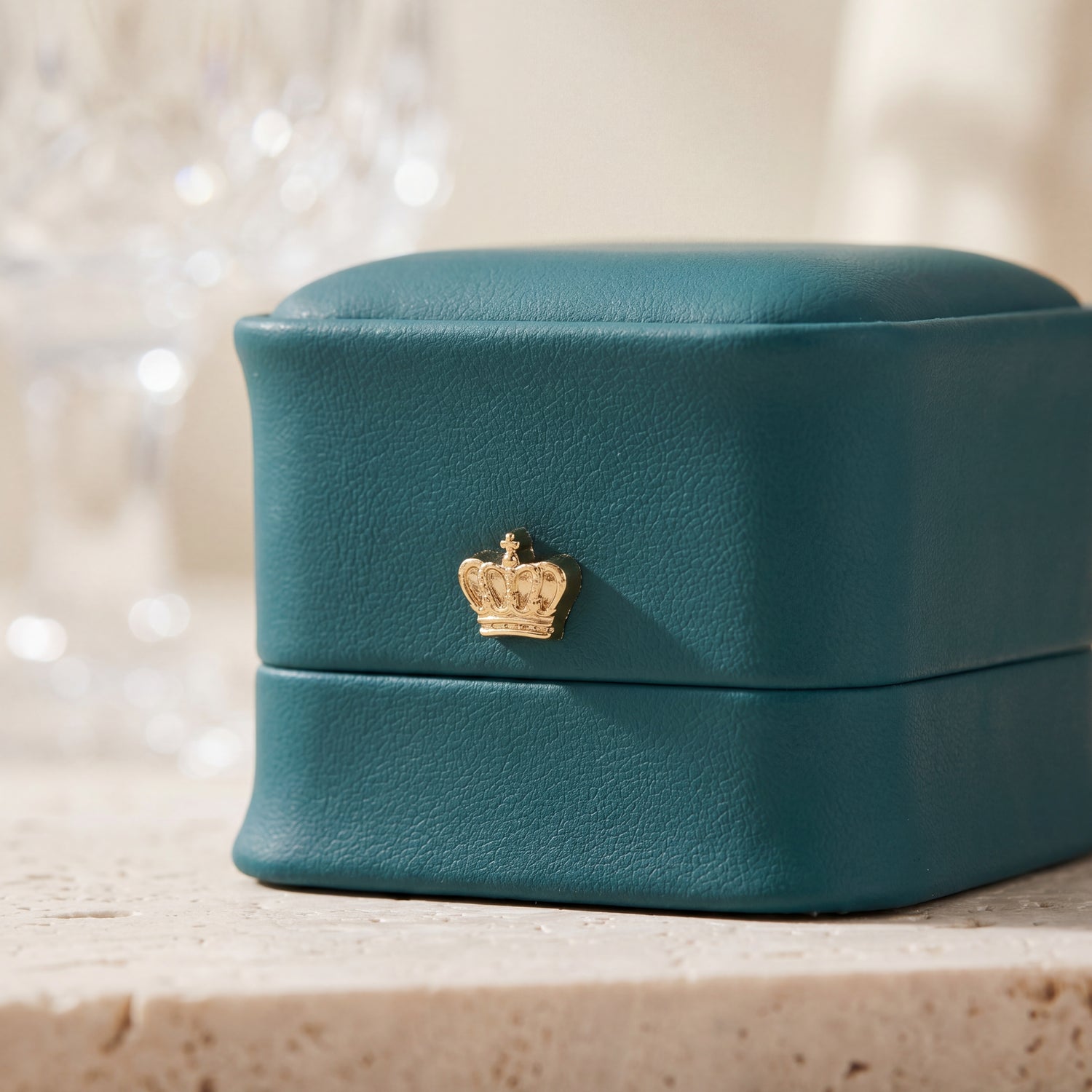 Emerald Green leather ring box closed angle view · Ormelya
